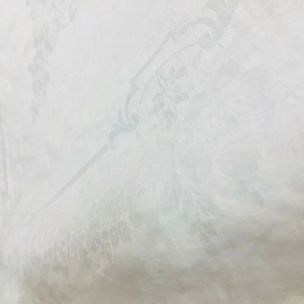 Tablecloth Floral Roses 50% Cotton/Linen 36” x 66”